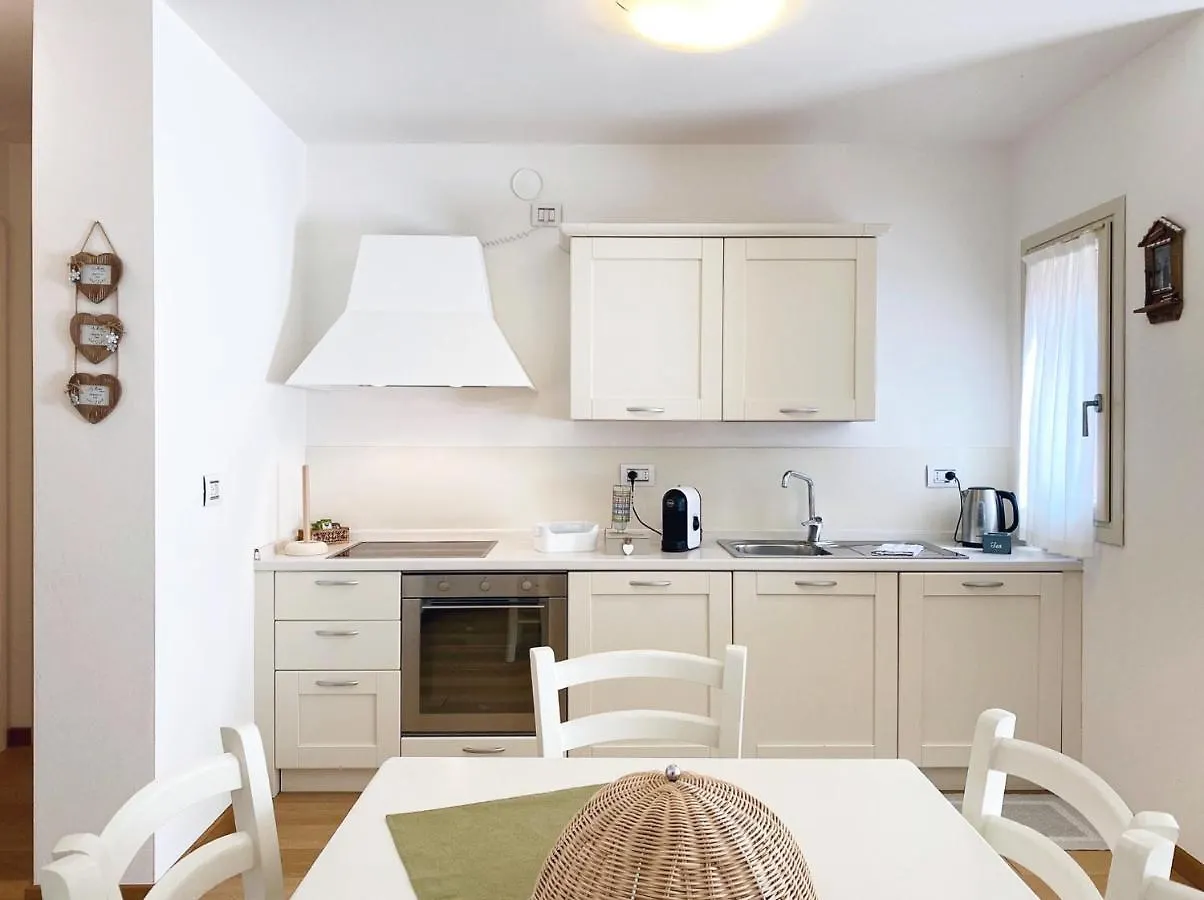 White Bear Apartment Temu Italy