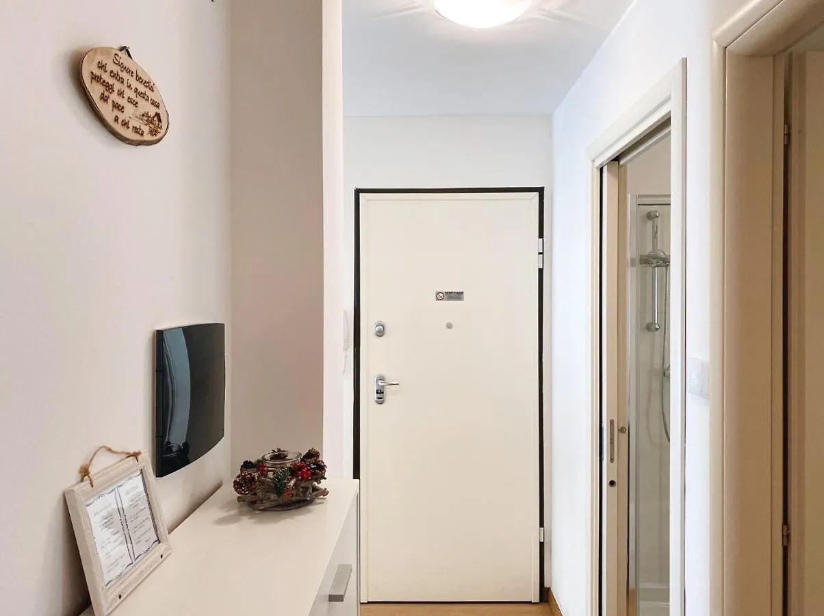 White Bear Apartment Temu Italy